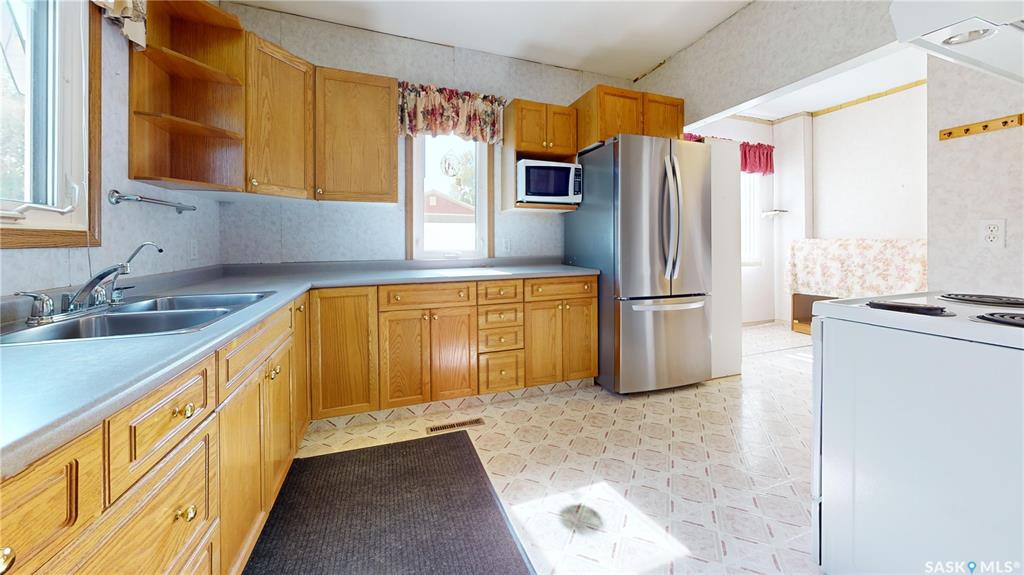 Third View of 105 3 Street E, Fox Valley, Saskatchewan, S0N 0V0