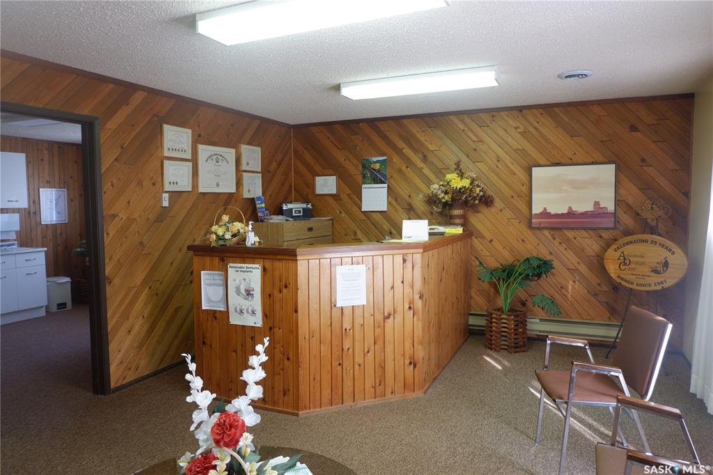 Fifth View of 218 2nd Avenue W, Assiniboia, Saskatchewan, S0H 0B0