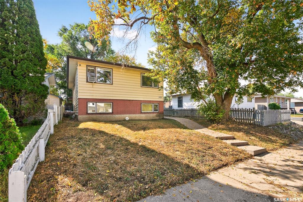 1123 Iroquois Street W, SK018304, Saskatchewan,