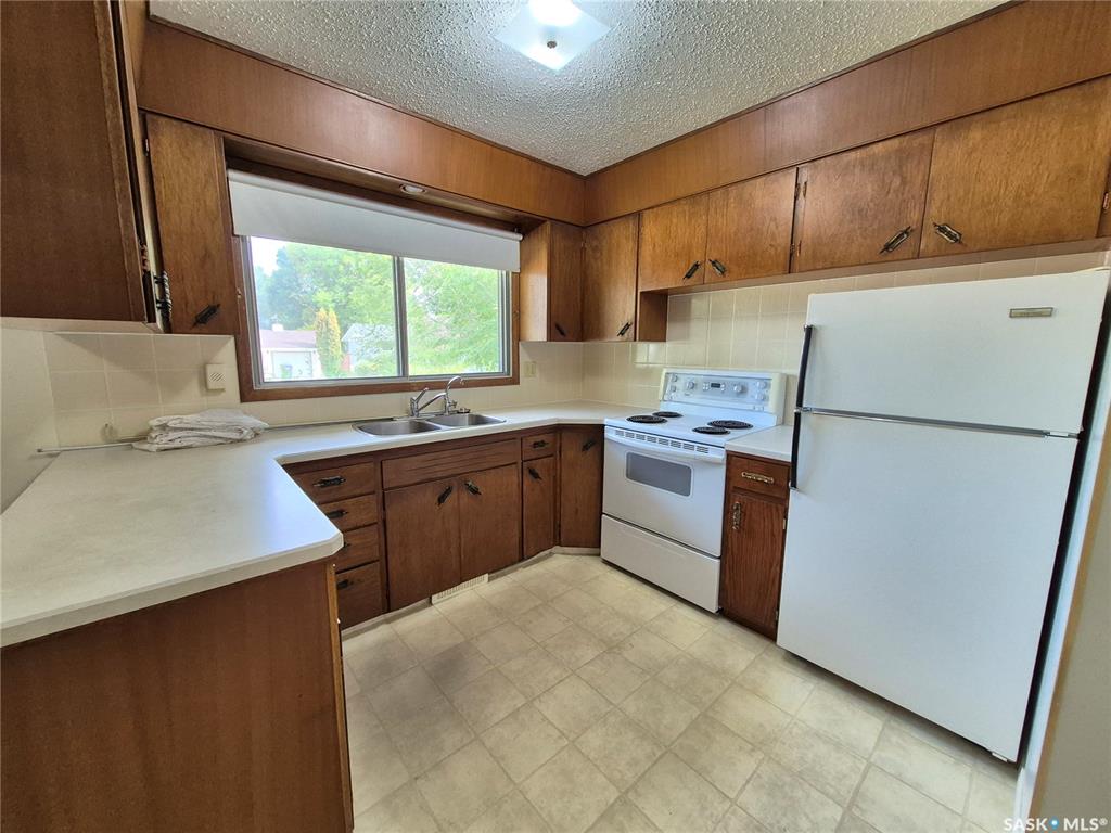 Fourth View of 44 Ash Drive, Weyburn, Saskatchewan, S4H 0S1