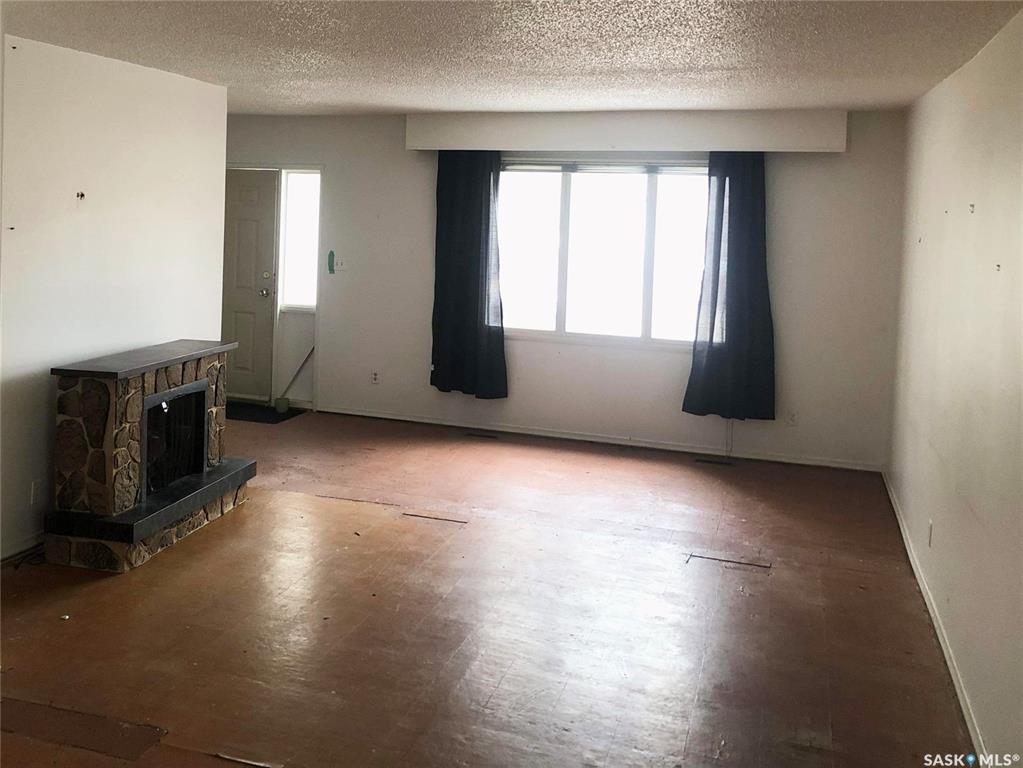 Third View of 807 29th Street W, Westmount, Saskatoon, Saskatchewan, S7L 0N2