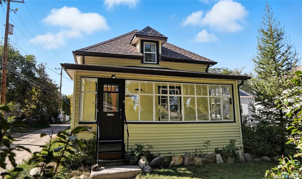 Second View of 1111 C Avenue N, Caswell Hill, Saskatoon, Saskatchewan, S7L 1K3