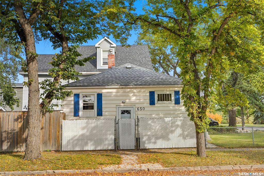 650 Spadina Crescent W, SK018618, Saskatchewan,