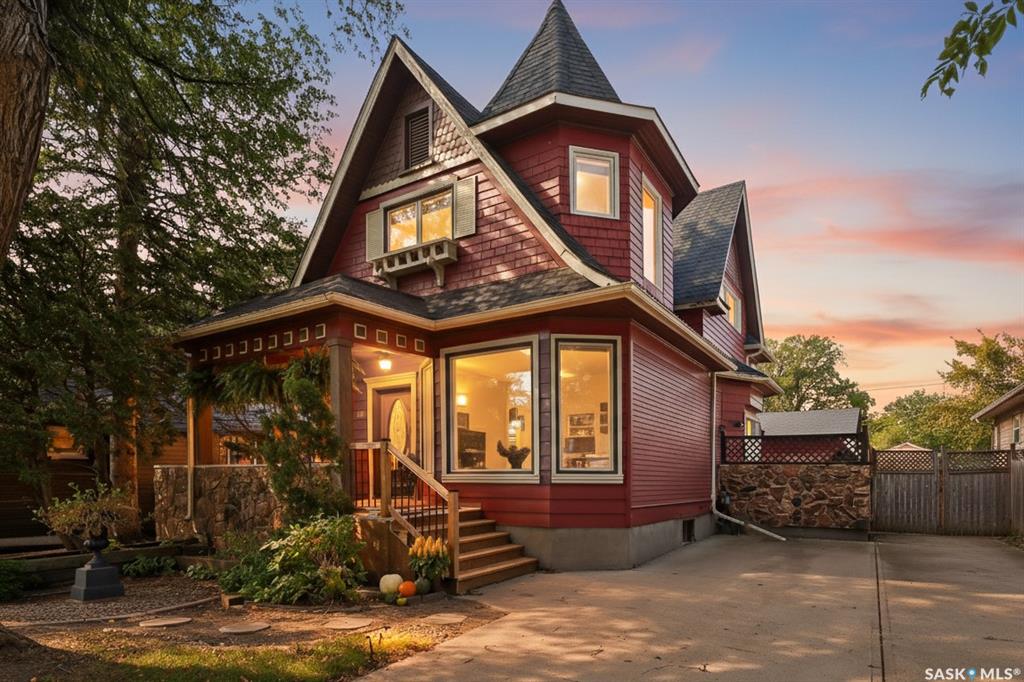 MLS® listing #SK018640 for sale located at 1086 5th Avenue Nw