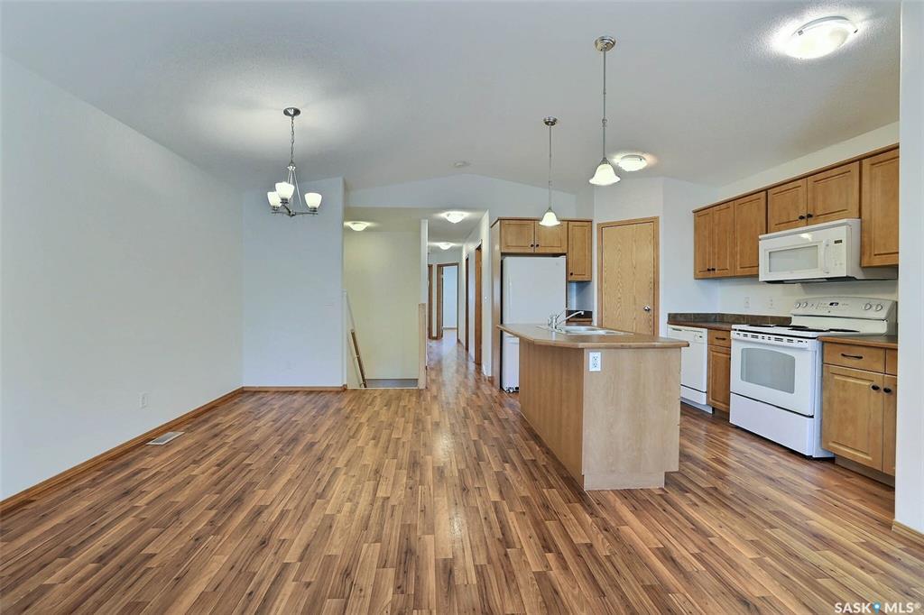 Fifth View of 348 Robinson Street, Coronation Park, Regina, Saskatchewan, S4R 3R2