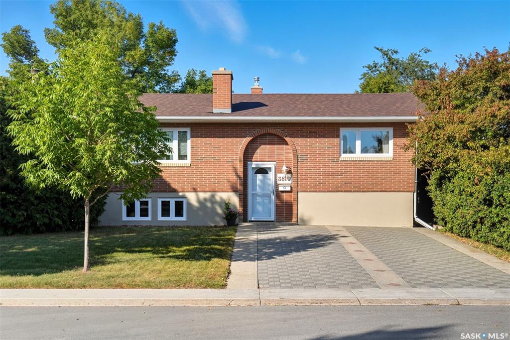 MLS® listing #SK019135 for sale located at 3810 Centennial Drive