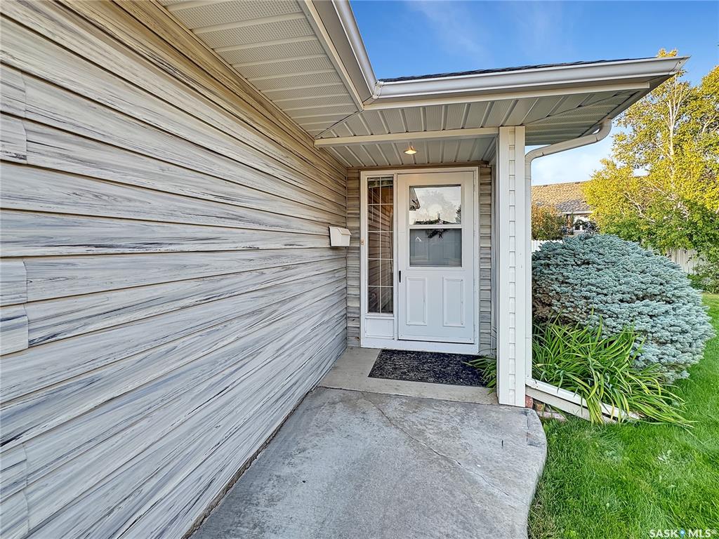Second View of 6 Wren Court, Killdeer Park, North Battleford, Saskatchewan, S9A 3Z3