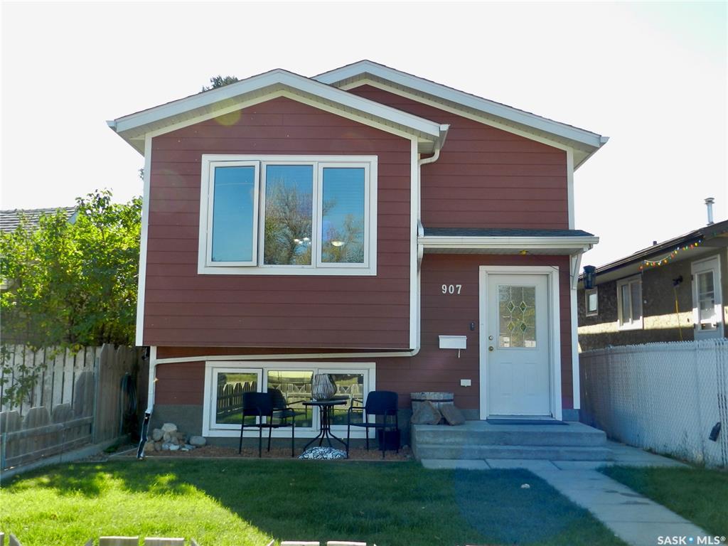 MLS® listing #SK019775 for sale located at 907 Ominica Street E