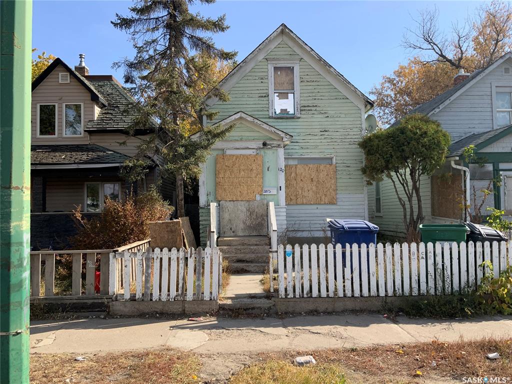 MLS® listing #SK020014 for sale located at 120 F Avenue S