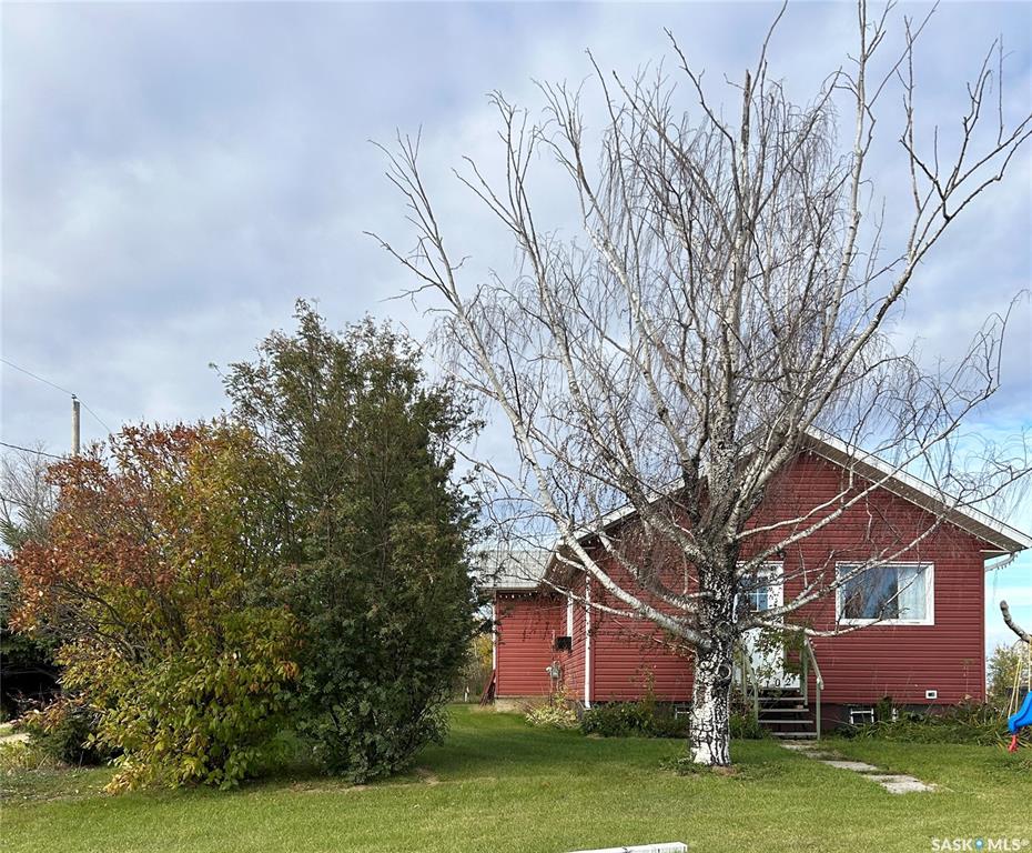 Main View of 102 2nd Avenue N, Lintlaw, Saskatchewan, S0A 2H0
