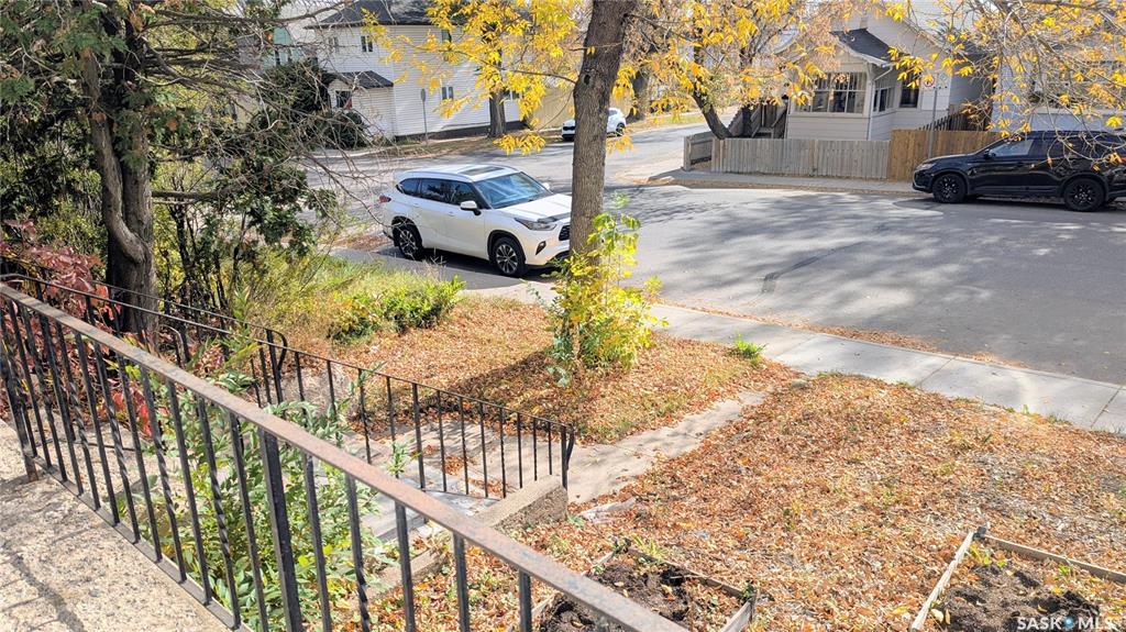 Third View of 404 25th Street W, Caswell Hill, Saskatoon, Saskatchewan, S7L 0C8