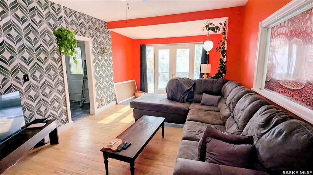 Fifth View of 404 25th Street W, Caswell Hill, Saskatoon, Saskatchewan, S7L 0C8