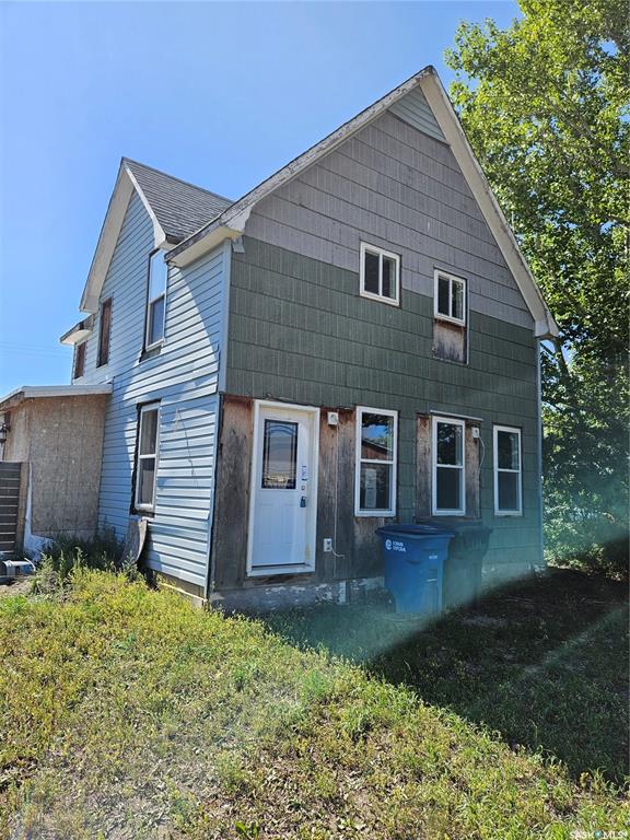 MLS® listing #SK020536 for sale located at 245 Oriole Avenue