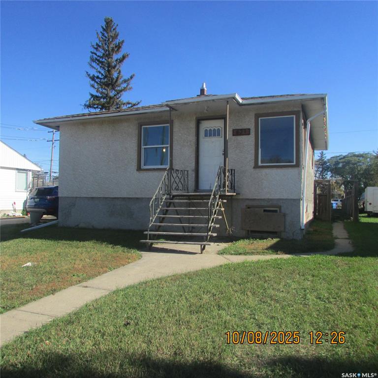 Second View of 421 Mcintyre Street, Highland Park, Regina, Saskatchewan, S4R 2M2