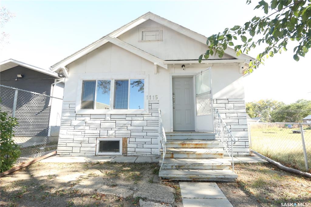 MLS® listing #SK020682 for sale located at 1115 Robinson Street