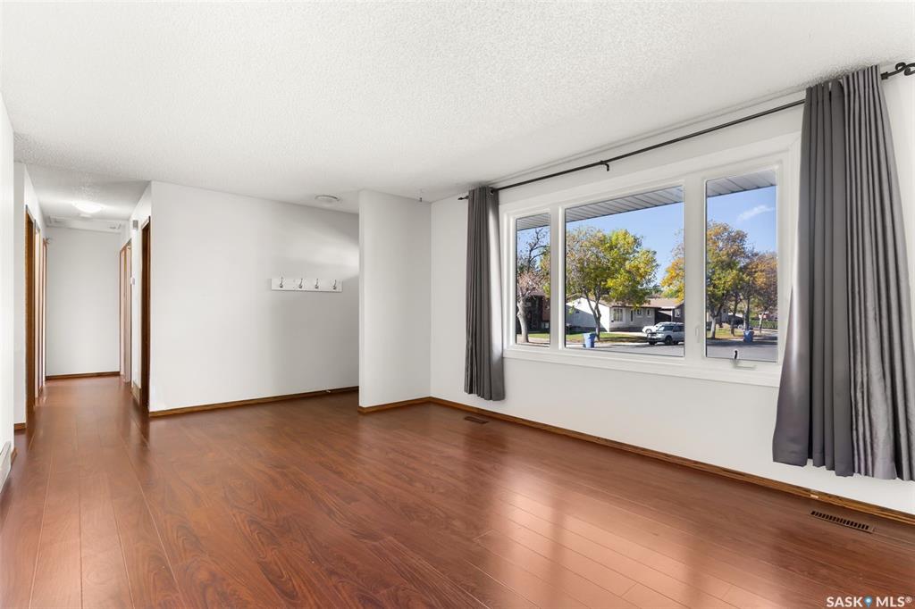 Fourth View of 146 Vernon Crescent, Argyle Park, Regina, Saskatchewan, S4R 7P5