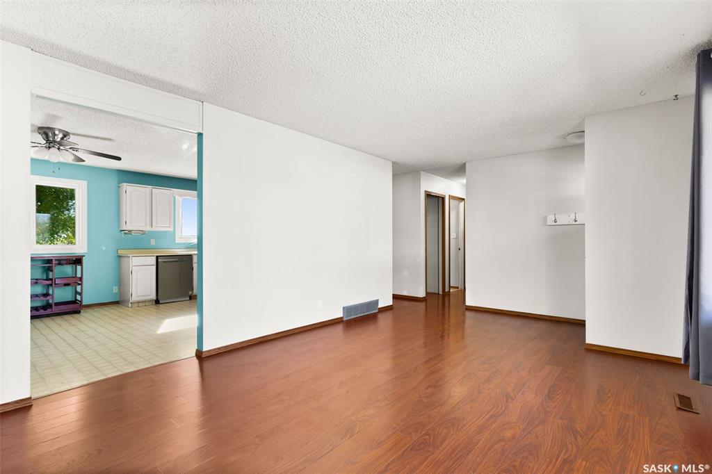 Fifth View of 146 Vernon Crescent, Argyle Park, Regina, Saskatchewan, S4R 7P5
