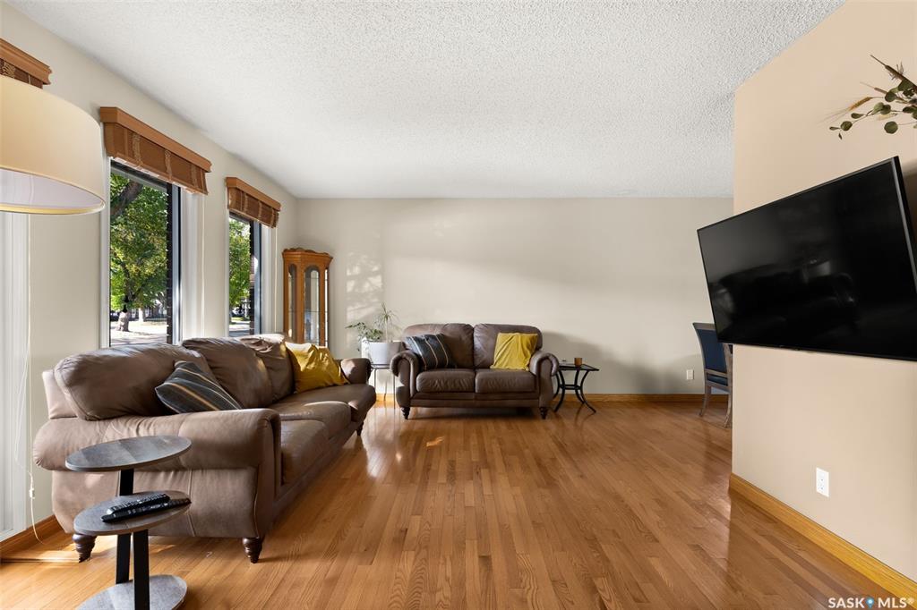 Fifth View of 12 Jackson Bay, Walsh Acres, Regina, Saskatchewan, S4R 6Y8