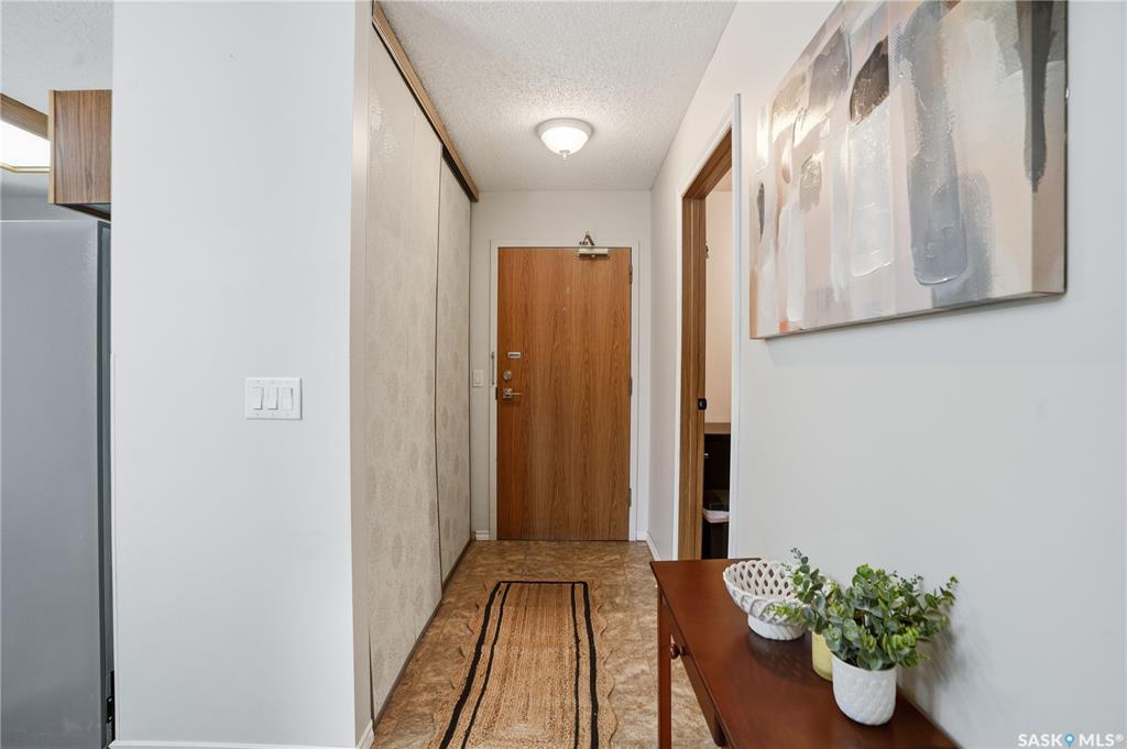 Third View of 1006 9th Street E #204, Varsity View, Saskatoon, Saskatchewan, S7H 0N2