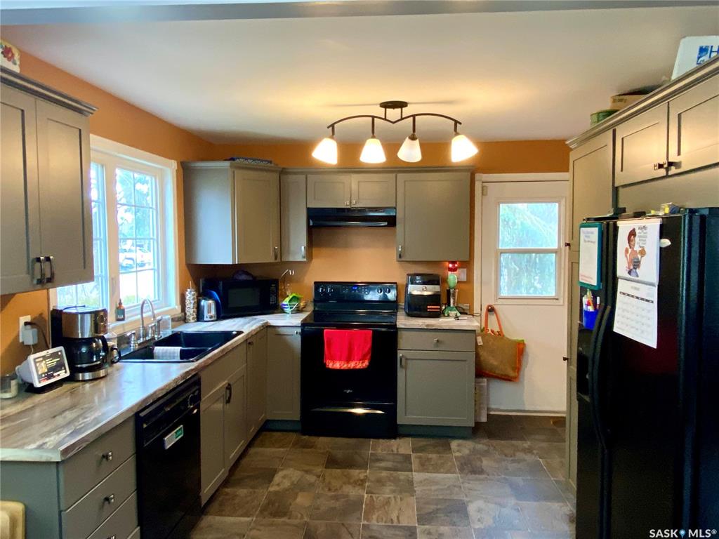 Fourth View of 204 4th Street E, Carnduff, Saskatchewan, S0C 0S0