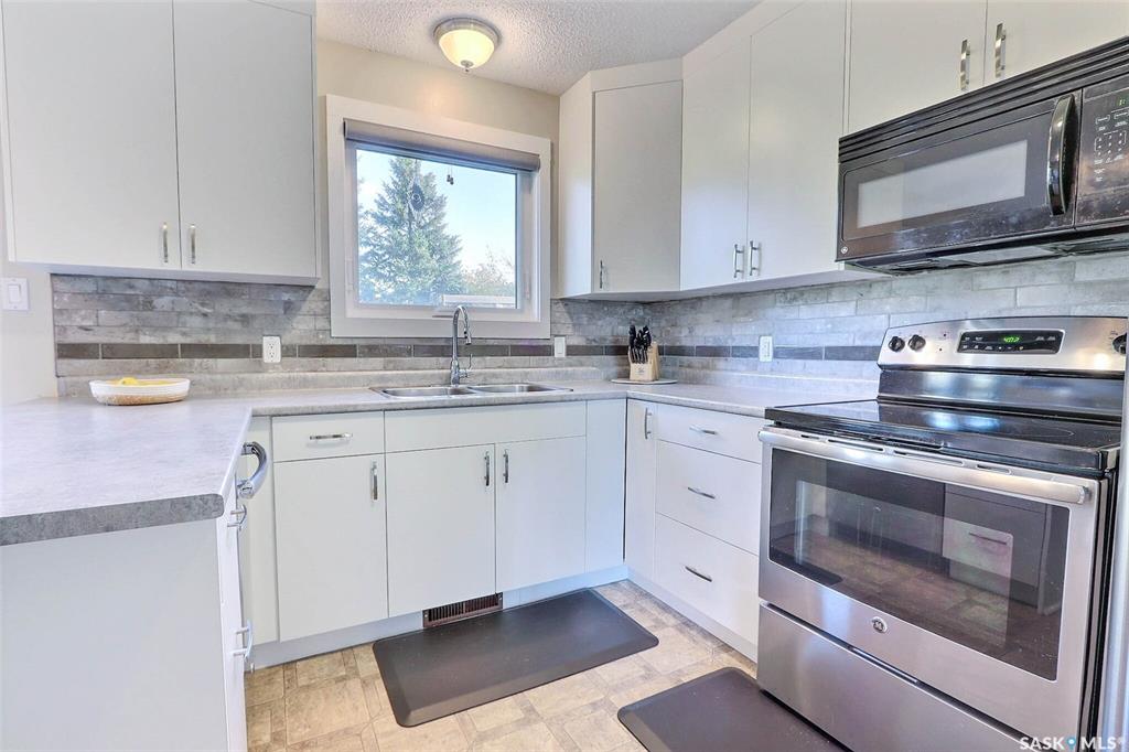 Fifth View of 1661 Olive Diefenbaker Drive, Crescent Acres, Prince Albert, Saskatchewan, S6V 7V9