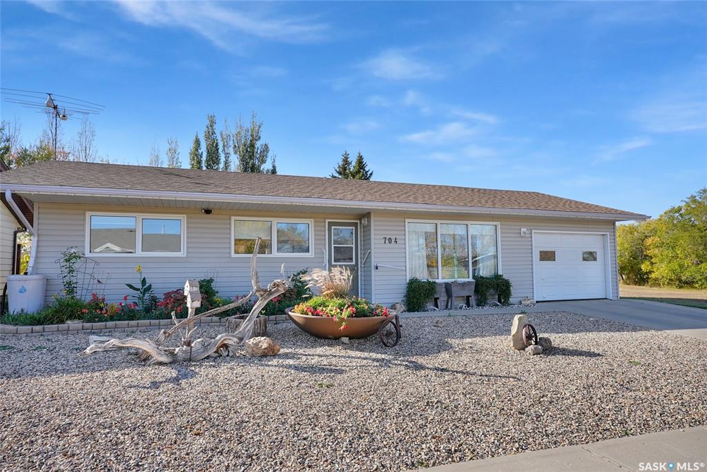 Third View of 704 Leeville Drive, Assiniboia, Saskatchewan, S0H 0B0