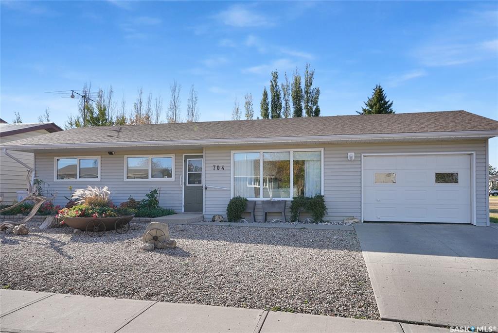 Fourth View of 704 Leeville Drive, Assiniboia, Saskatchewan, S0H 0B0