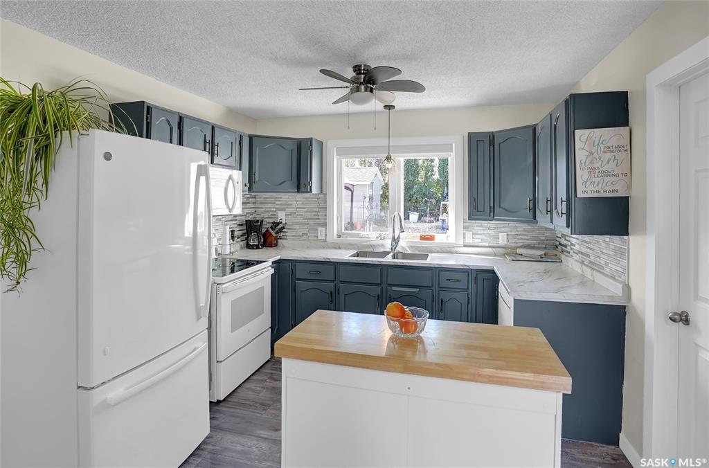 Fifth View of 704 Leeville Drive, Assiniboia, Saskatchewan, S0H 0B0
