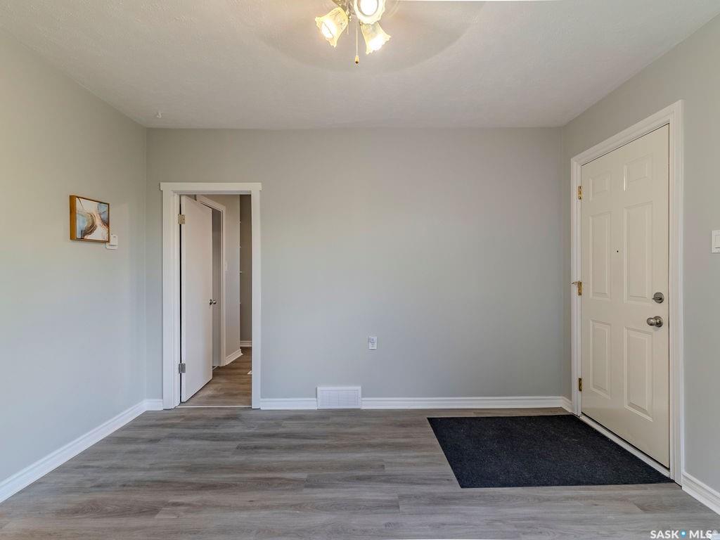 Fifth View of 221 N Avenue N, Westmount, Saskatoon, Saskatchewan, S7L 2T2