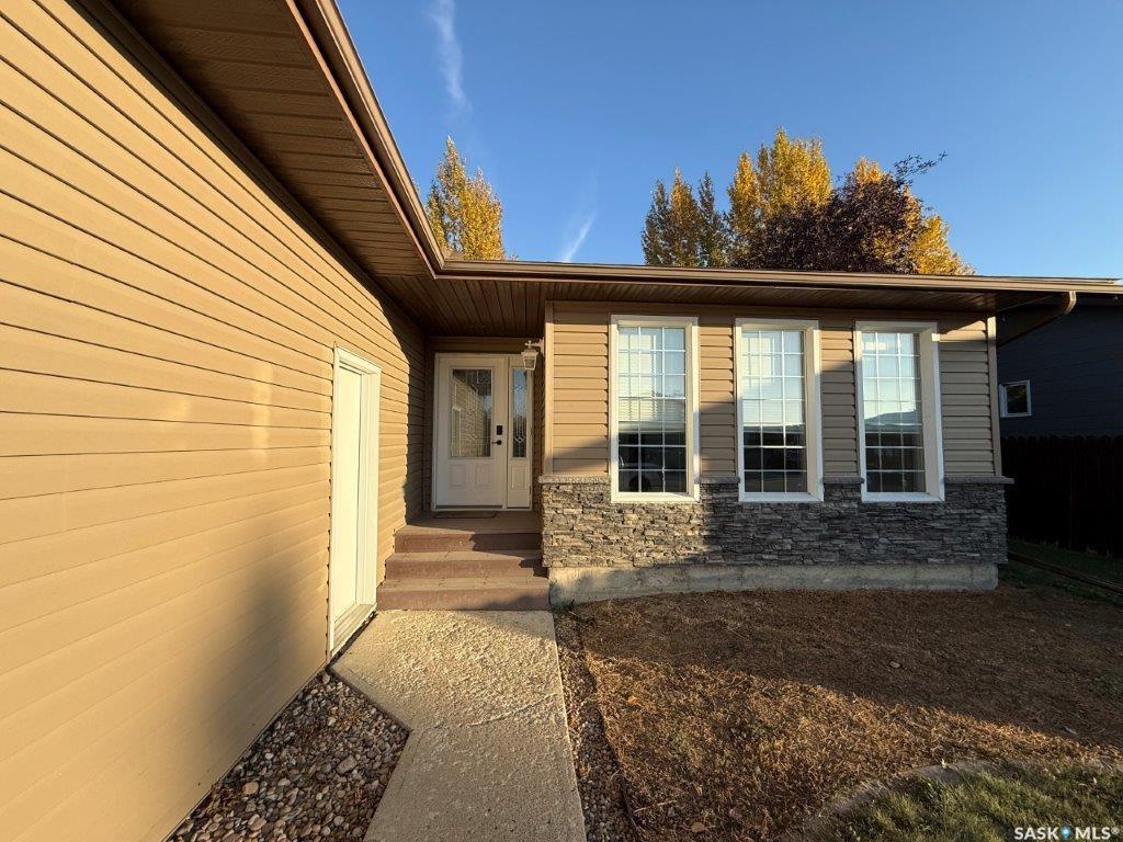 Fifth View of 147 Stewart Crescent, Kindersley, Saskatchewan, S0L 1S1