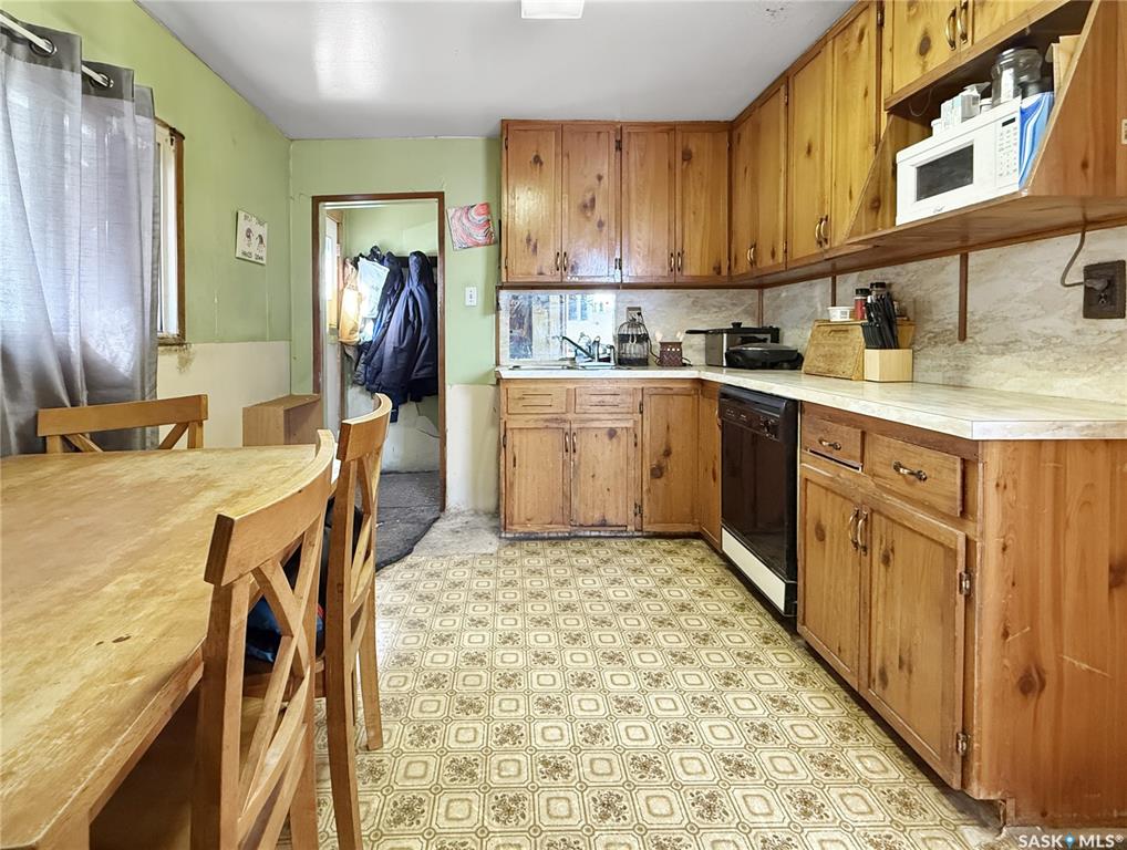 Third View of 206 6th Avenue Nw, North West, Swift Current, Saskatchewan, S9H 0X8