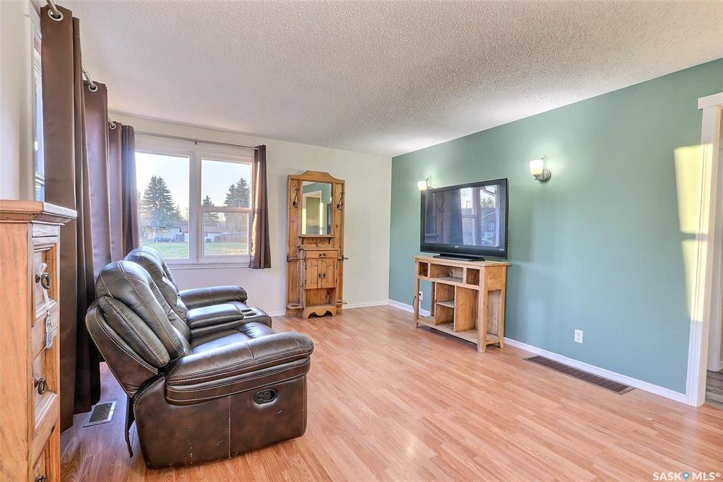 Second View of 860 7th Street E, East Flat, Prince Albert, Saskatchewan, S6V 0T2