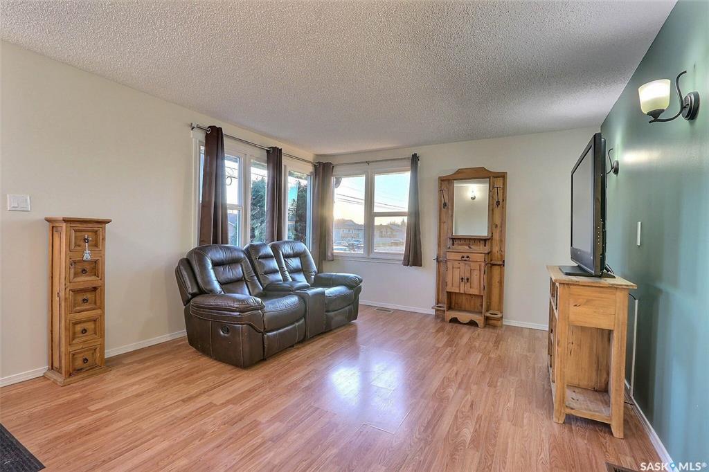 Third View of 860 7th Street E, East Flat, Prince Albert, Saskatchewan, S6V 0T2