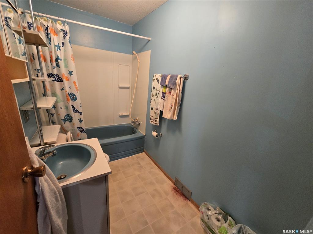 Third View of 15 10th Avenue Ne, North East, Swift Current, Saskatchewan, S9H 2T1