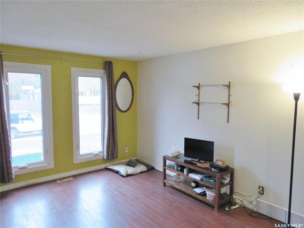 Second View of 933 Macklem Drive, Massey Place, Saskatoon, Saskatchewan, S7L 4R7