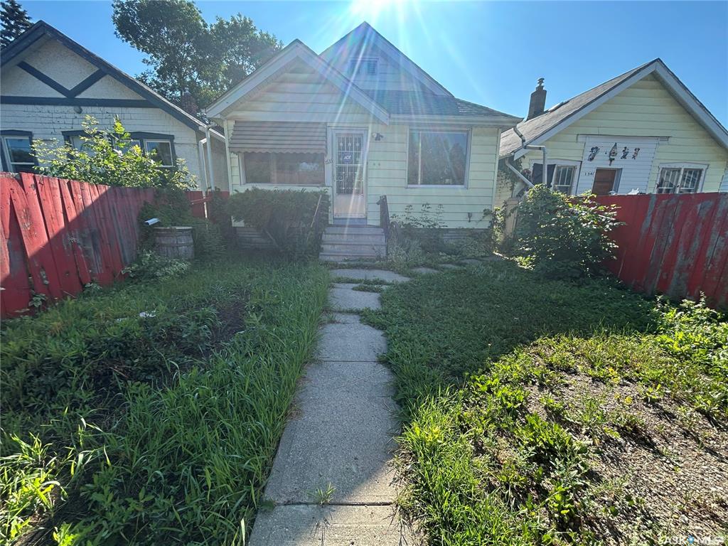 MLS® listing #SK021391 for sale located at 1535 Elphinstone Street