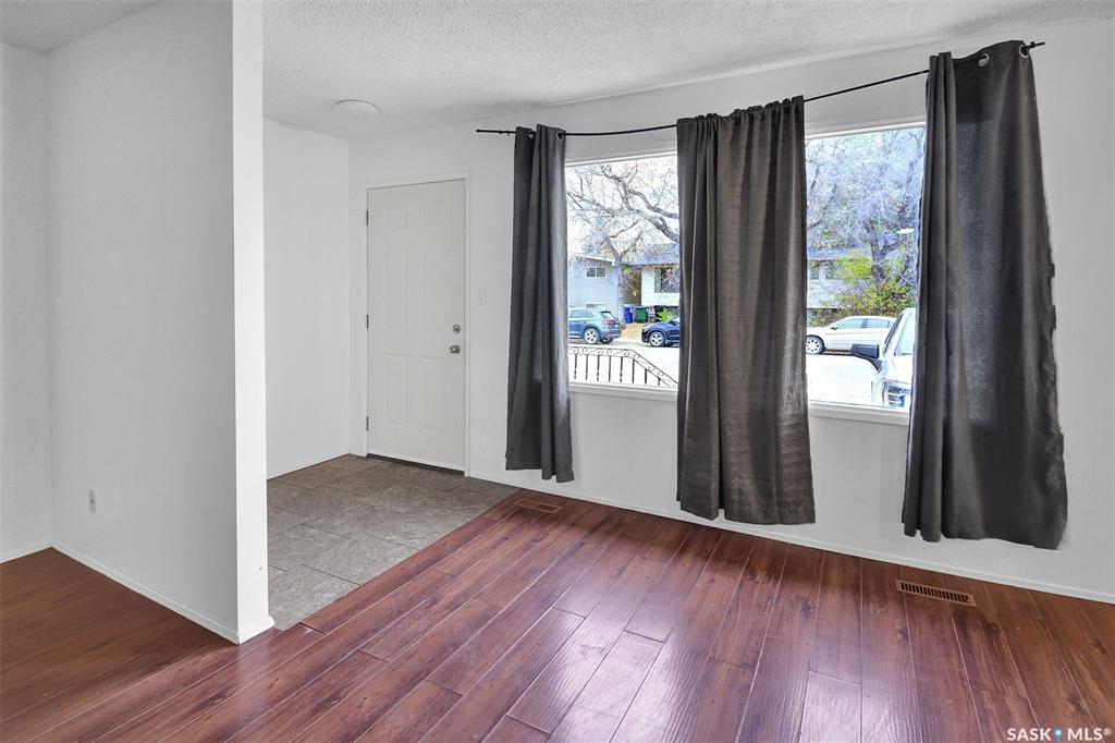 Fourth View of 207 209 S Avenue N, Mount Royal SA, Saskatoon, Saskatchewan, S7L 2Z7