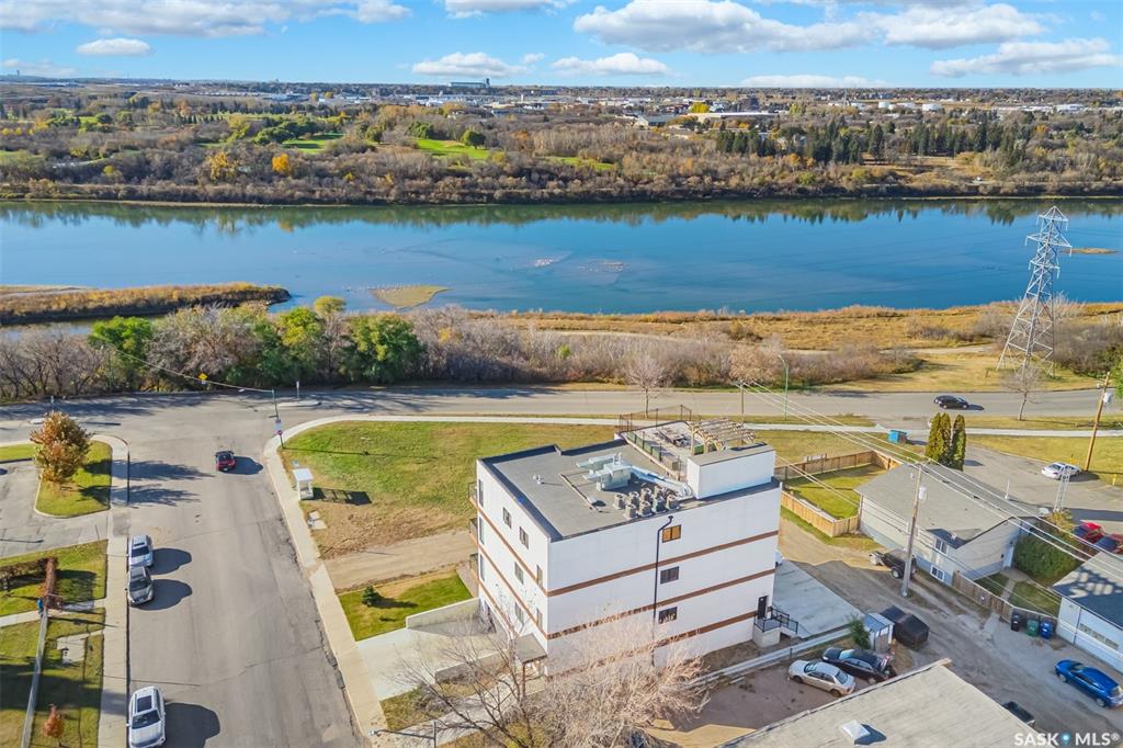 Second View of 811 Hilliard Street W, Exhibition, Saskatoon, Saskatchewan, S7M 0G5