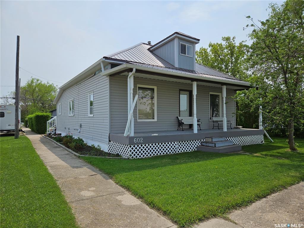 Second View of 602 Railway Avenue, Bienfait, Saskatchewan, S0C 0M0
