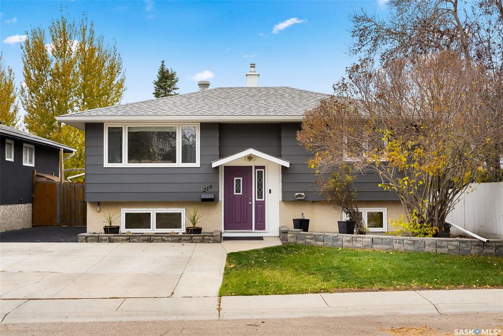 Second View of 219 Lloyd Crescent, Uplands, Regina, Saskatchewan, S4R 6C2