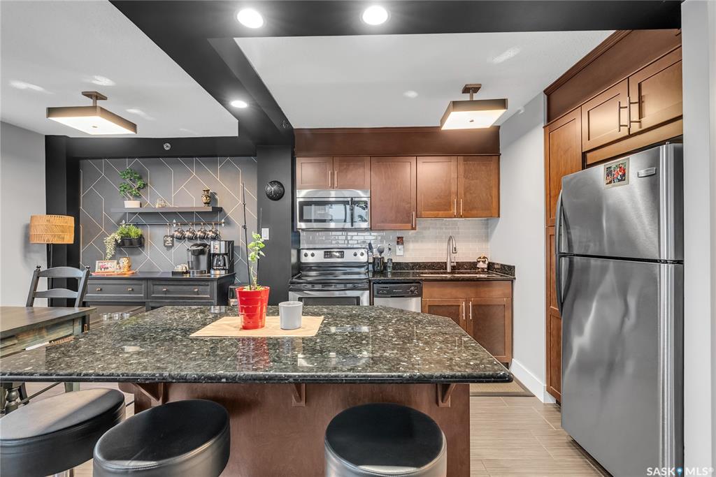 Third View of 320 5th Avenue N #1406, Central Business District, Saskatoon, Saskatchewan, S7K 2P5