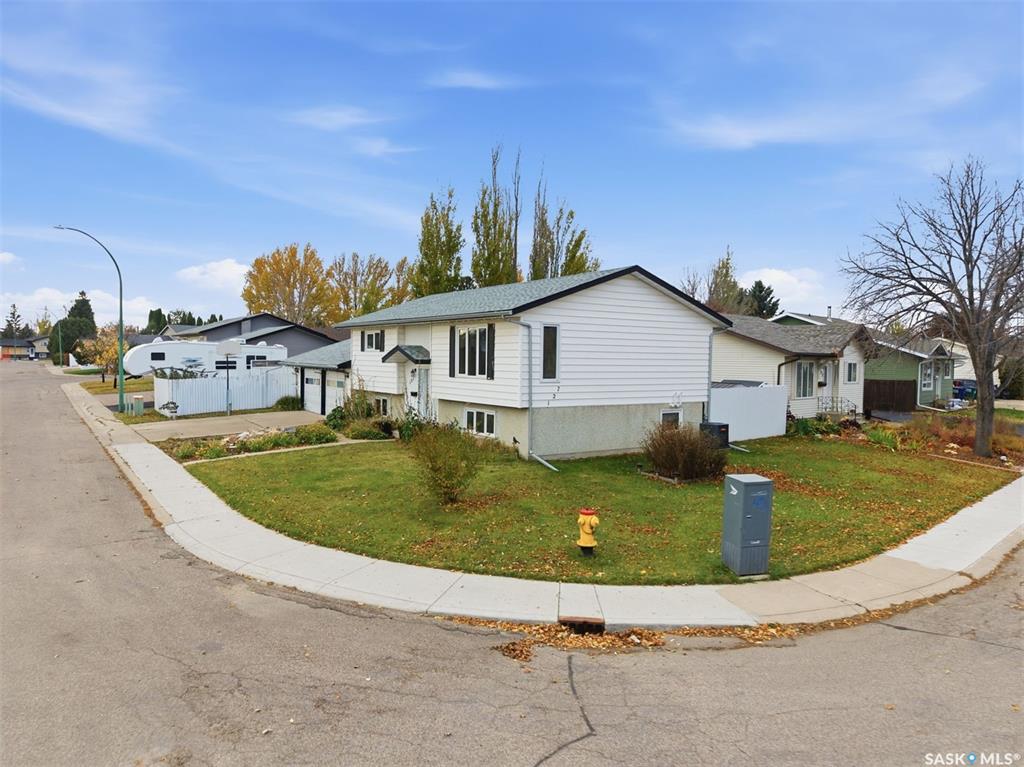 Fifth View of 127 Nesbitt Crescent, Dundonald, Saskatoon, Saskatchewan, S7L 6G5