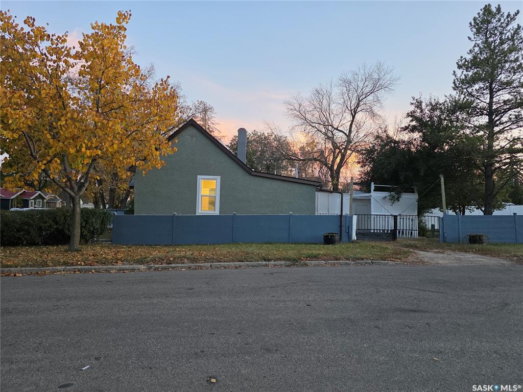 Second View of 1423 6th Avenue N, North Park, Saskatoon, Saskatchewan, S7H 0S4