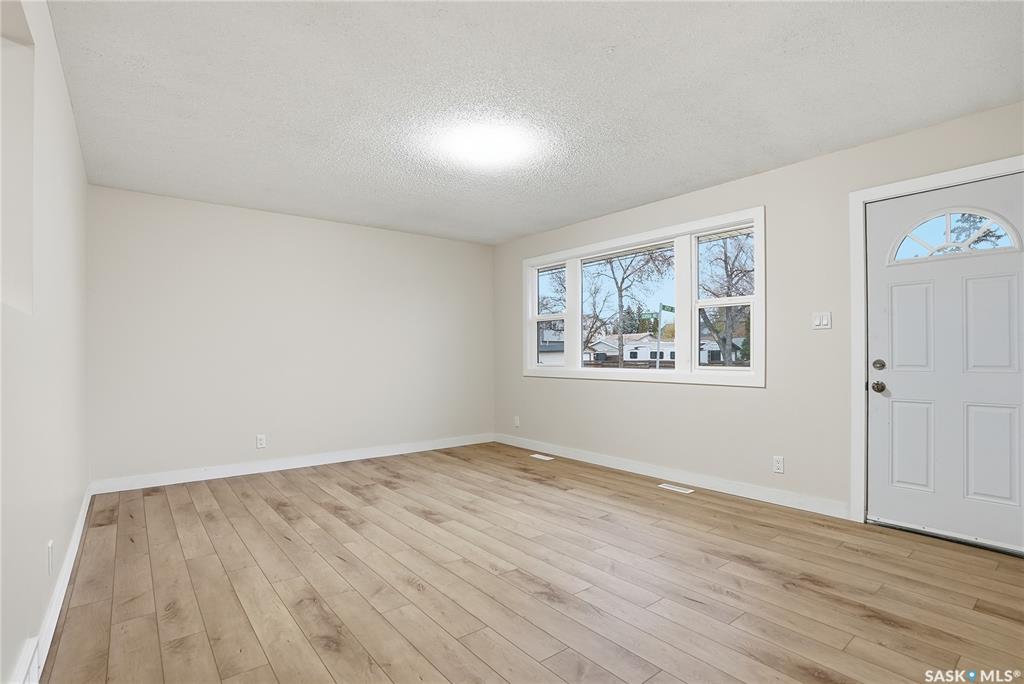 Second View of 1652 Central Avenue, Sutherland, Saskatoon, Saskatchewan, S7N 2H5