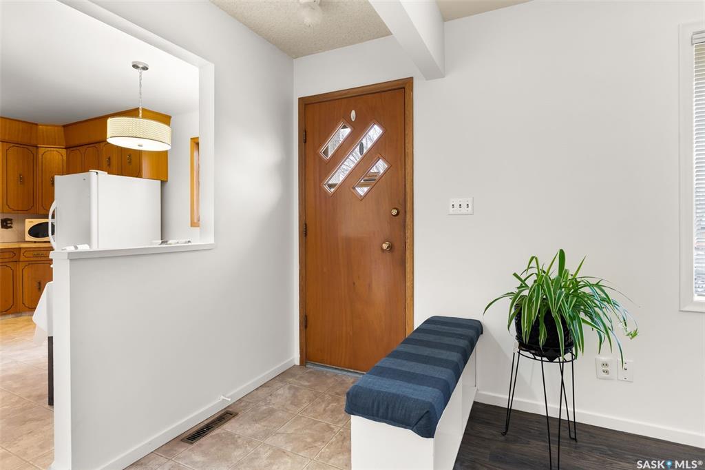 Third View of 1020 9th Avenue E, Glen Elm Park, Regina, Saskatchewan, S4N 0H3