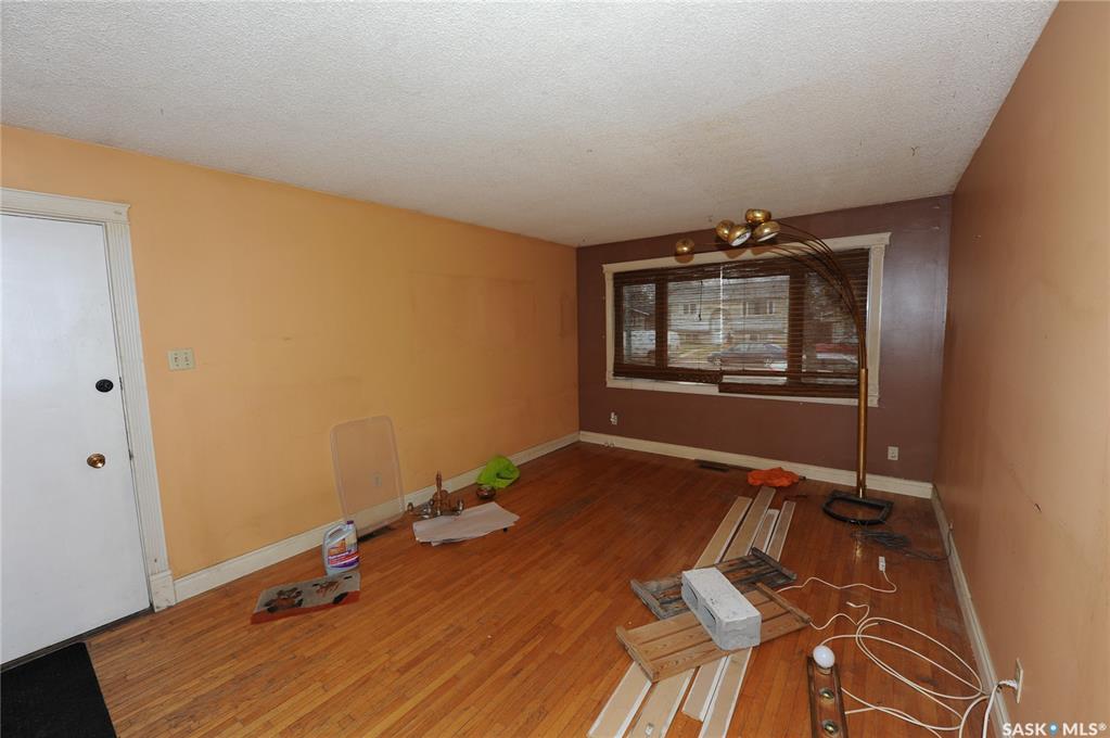 Second View of 61 Dominion Crescent, Confederation Park, Saskatoon, Saskatchewan, S7L 4N8