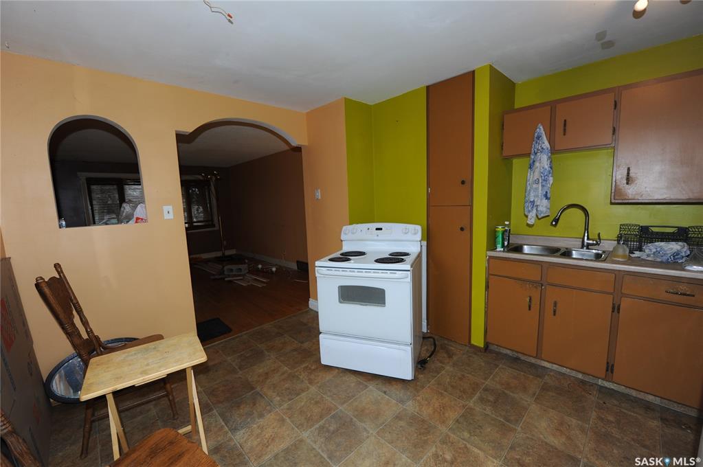 Fourth View of 61 Dominion Crescent, Confederation Park, Saskatoon, Saskatchewan, S7L 4N8