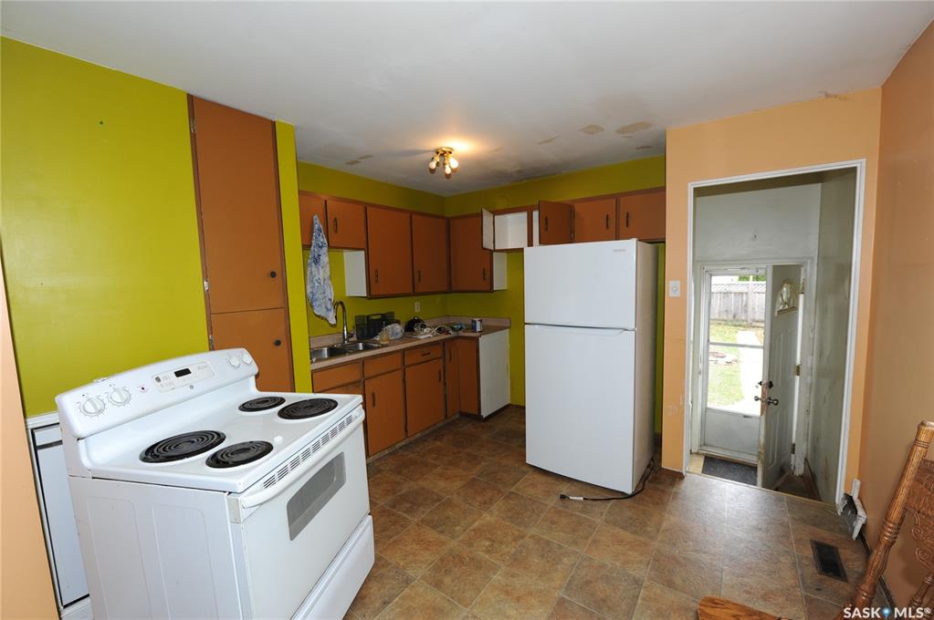 Fifth View of 61 Dominion Crescent, Confederation Park, Saskatoon, Saskatchewan, S7L 4N8