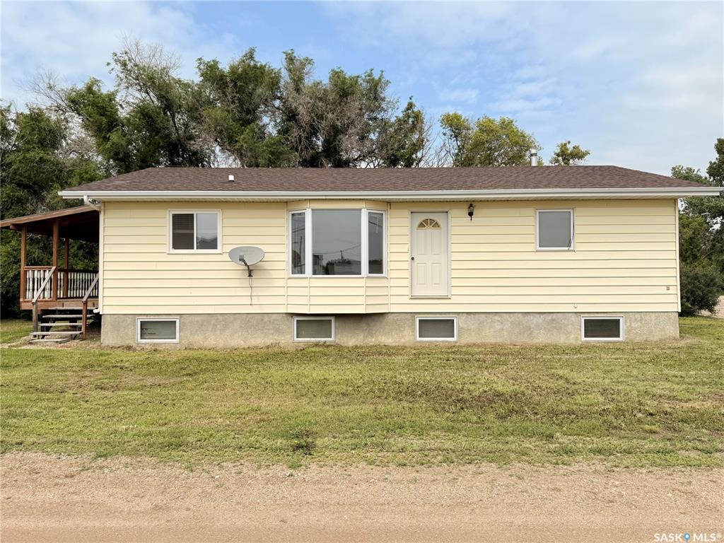Third View of 100 1st Avenue N, Lucky Lake, Saskatchewan, S0L 1Z0