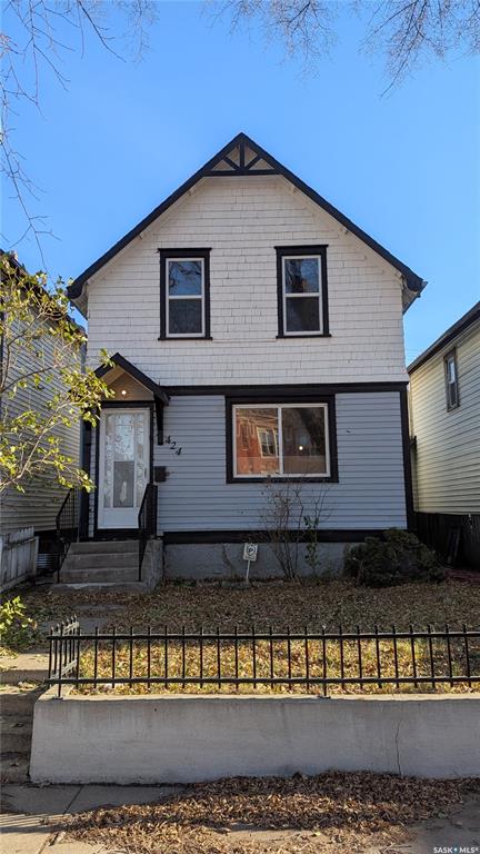 Main View of 424 J Avenue N, Westmount, Saskatoon, Saskatchewan, S7L 2K3
